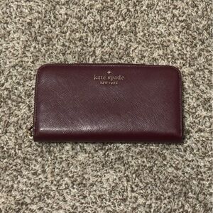 Kate Spade Zip Wallet – Maroon/Cherry Wood